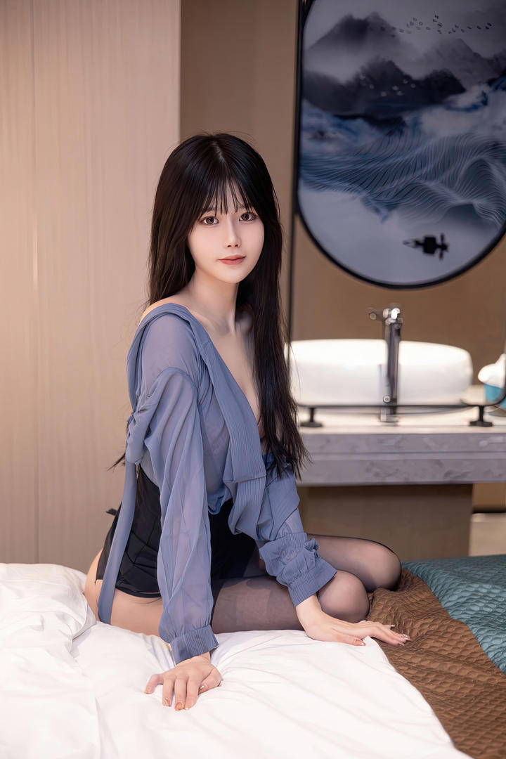 久久高清亚洲极品黑丝美女酒店性感私拍套图