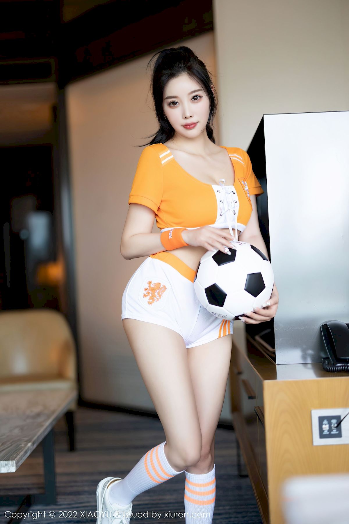 语画界性感女神杨晨晨Yome足球宝贝橙色运动服饰心愿旅拍