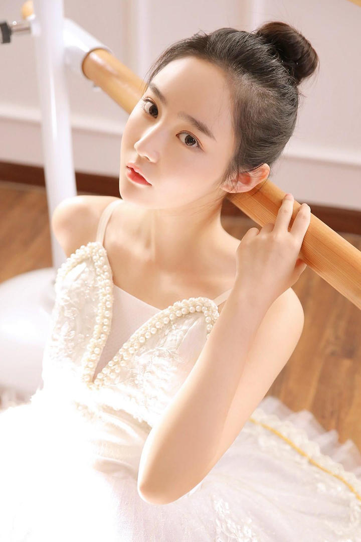 极品颜值养眼美女跳舞图片