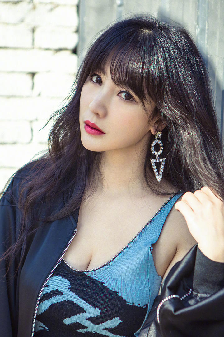 中国美女明星柳岩高清图片