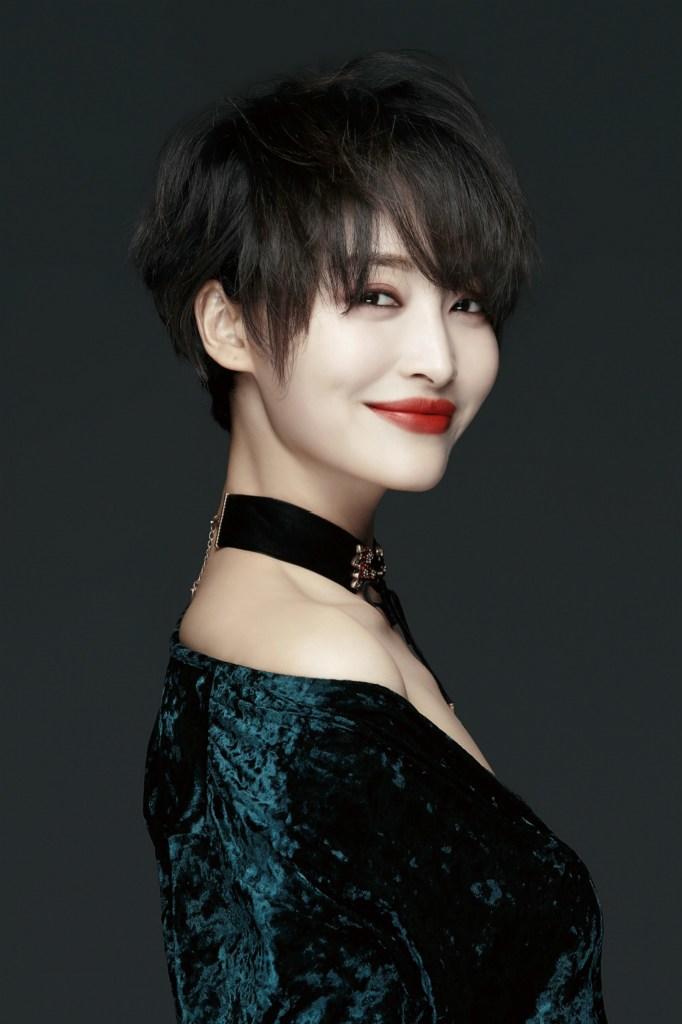 杨洋气质短发性感写真图片