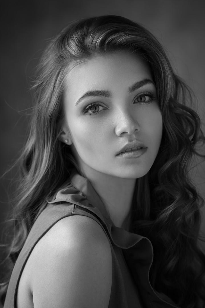 欧美气质美女头像艺术写真图片