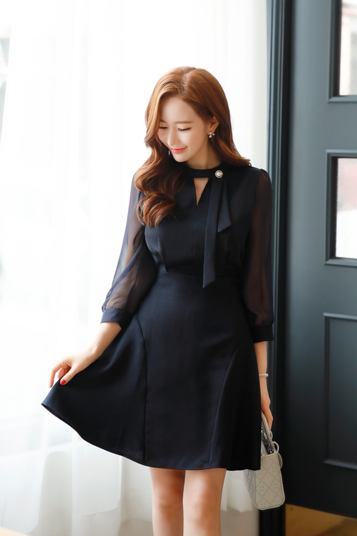 穿着黑色连衣裙的高清韩国美女李妍静写真