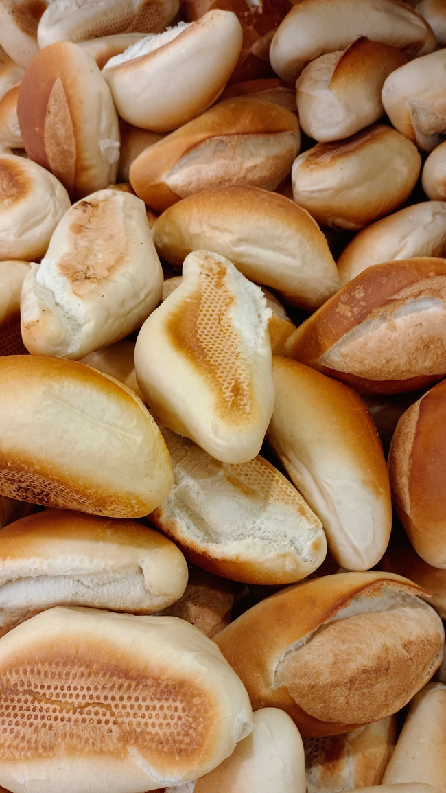 烘焙开口面包摄影图片