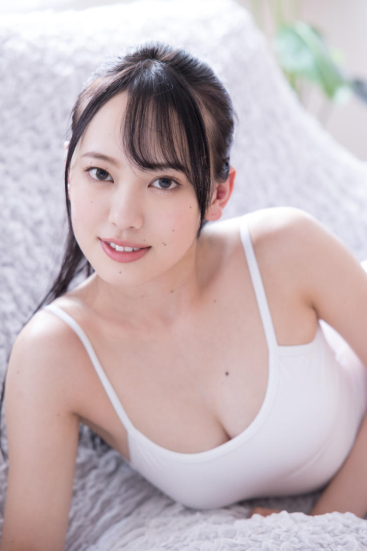 日韩AV在线清纯美女大胸性感摄影图片