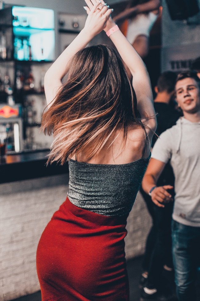 gogo美女人体翘臀图片