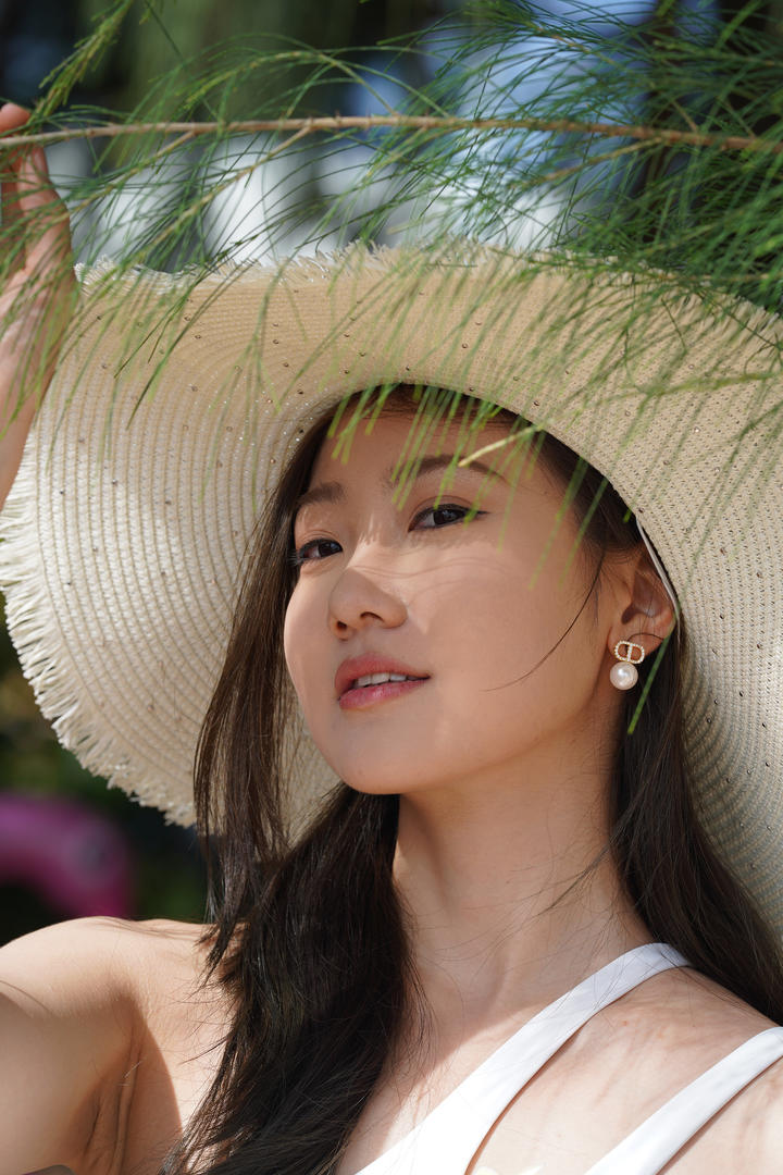 戴着遮阳帽的泳装美女国模吧精品美女套图
