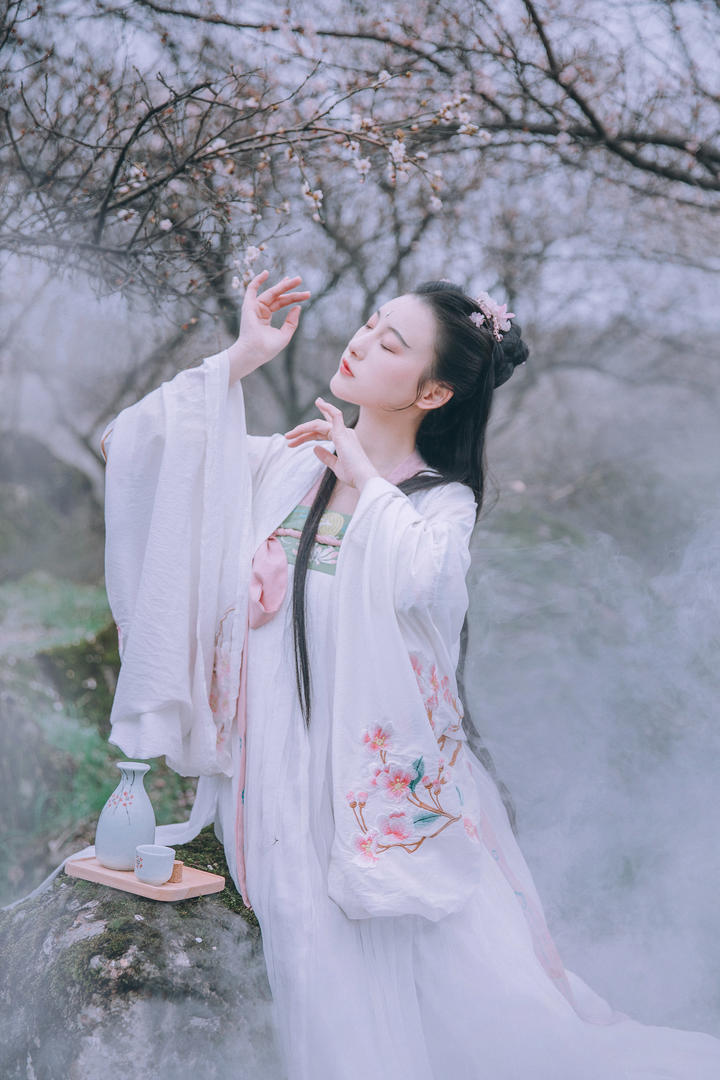 喝酒的古风头像女古装美女艺术写真图片