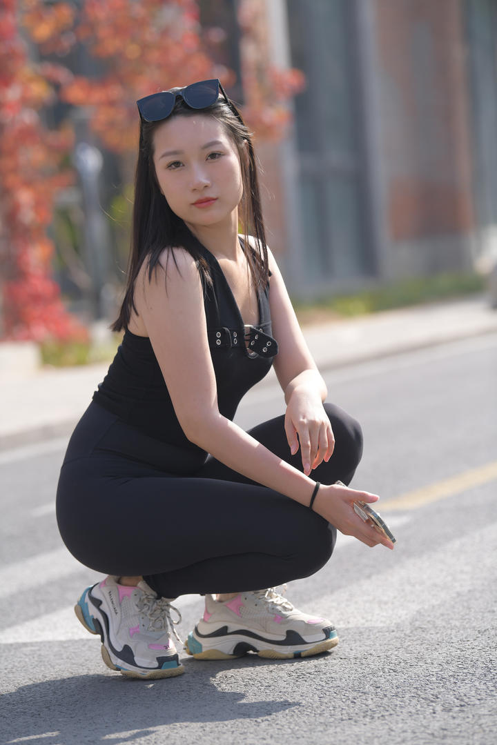 国产3A街拍紧身瑜伽裤美女模特图片