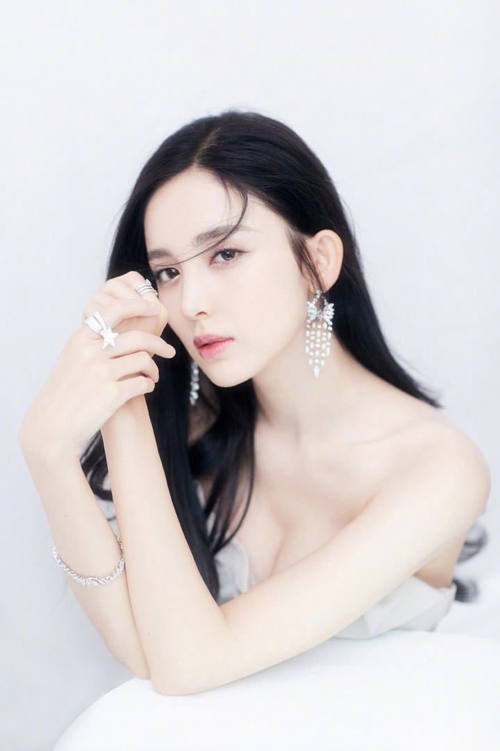 中国气质美女明星古力娜扎个人写真图片