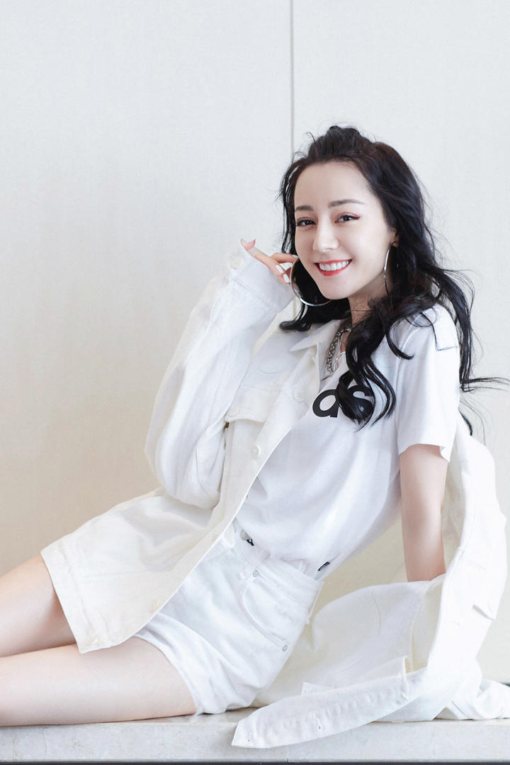 笑容甜蜜的高清美女明星迪丽热巴壁纸图片大全