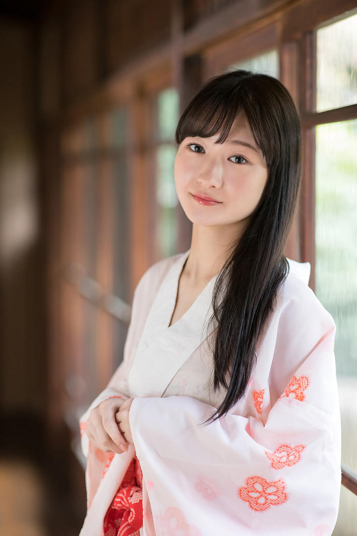 高清穿着和服的日本女生人体摄影图片