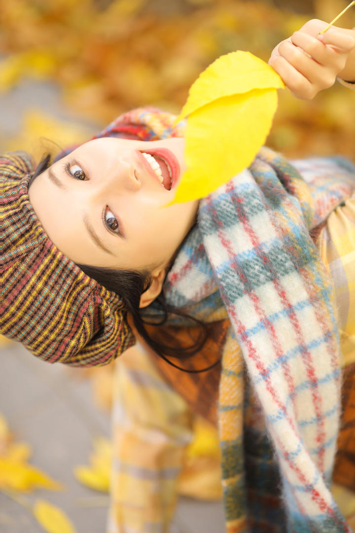 秋日物语甜美女生高清摄影图片