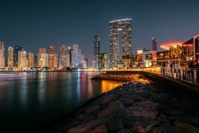 大裤衩建筑夜景图片