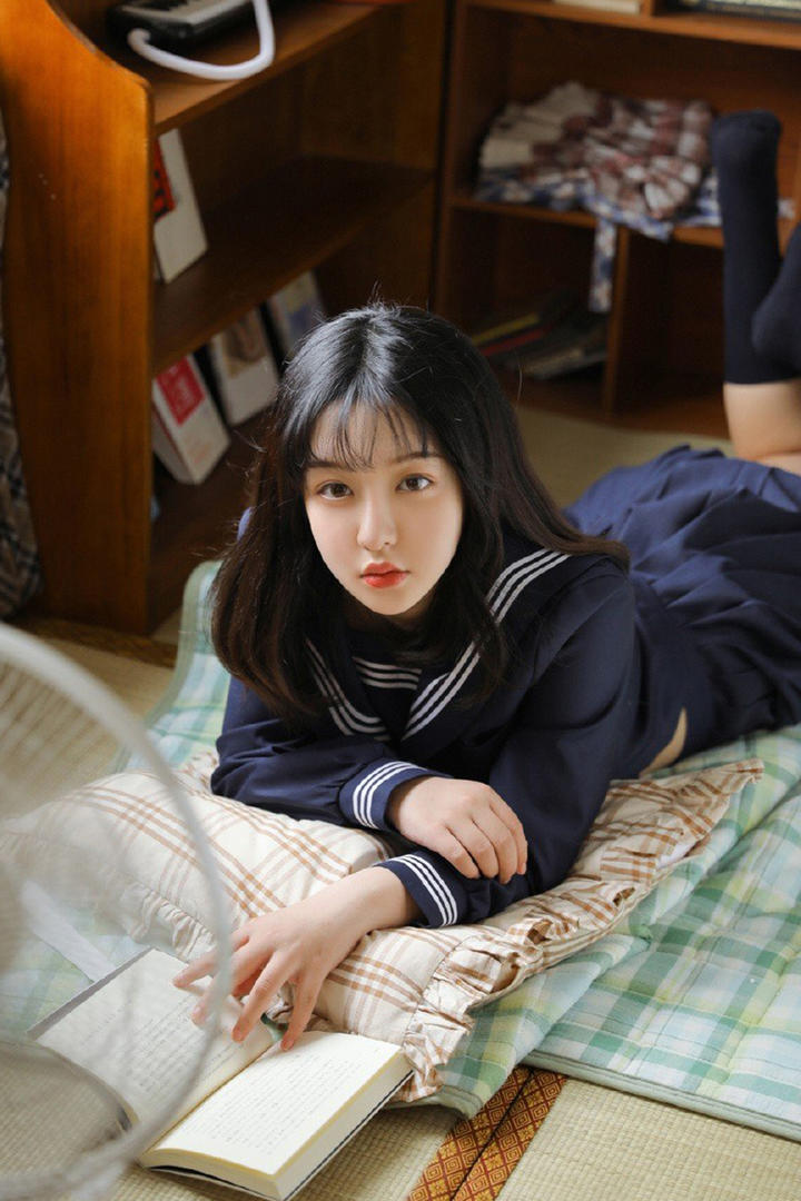 高清制服极品超短裙美女图片