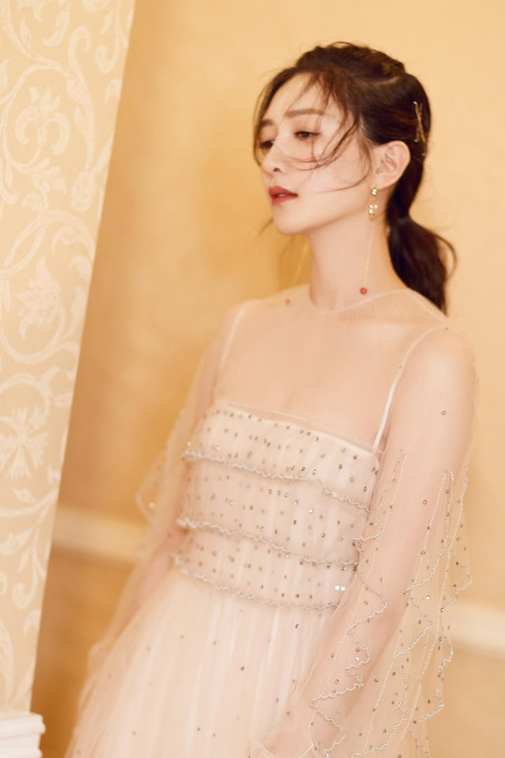 气质中国美女江疏影写真图片