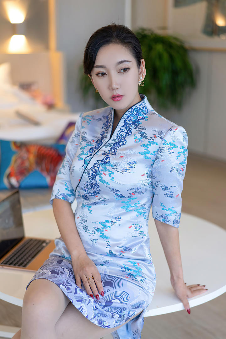 精品国产一区二区免费观看艾静香穿旗袍美女私房照图片