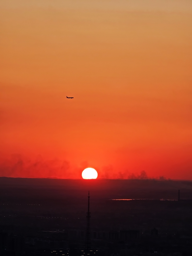 唯美黄昏落日余晖夕阳红图片