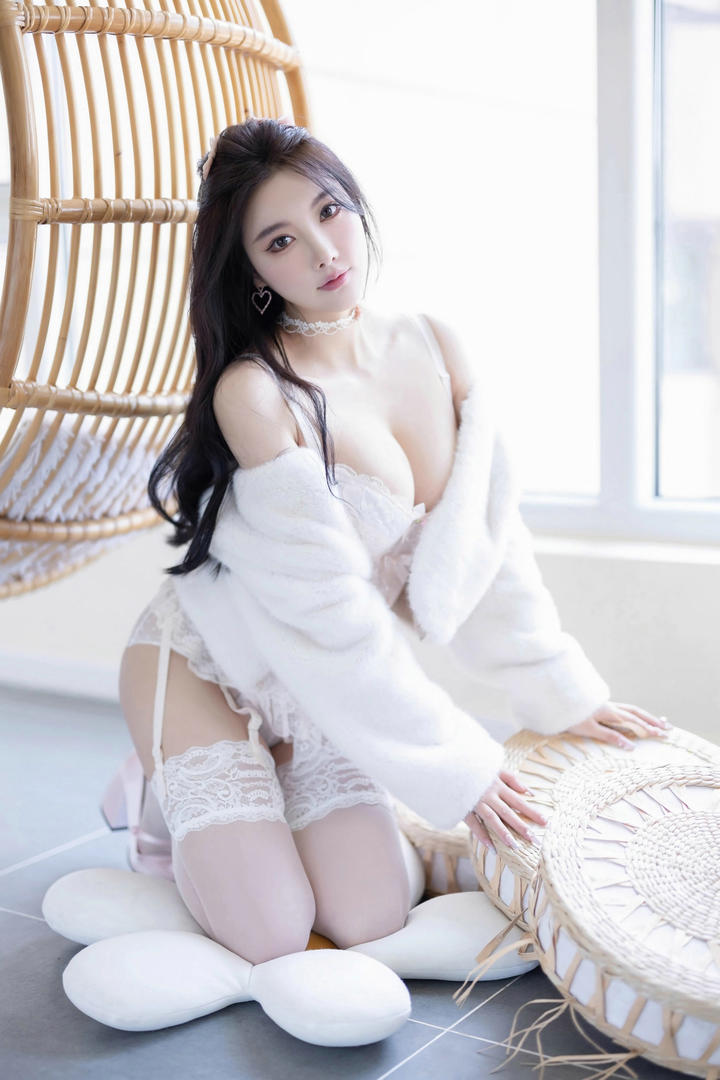 秀人网知名美女嫩模杨晨晨最新大胆写真套图