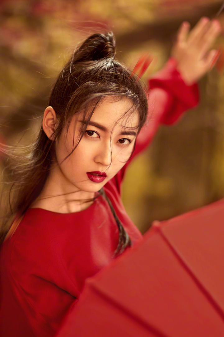 英姿飒爽的古装美女明星陈钰琪图片