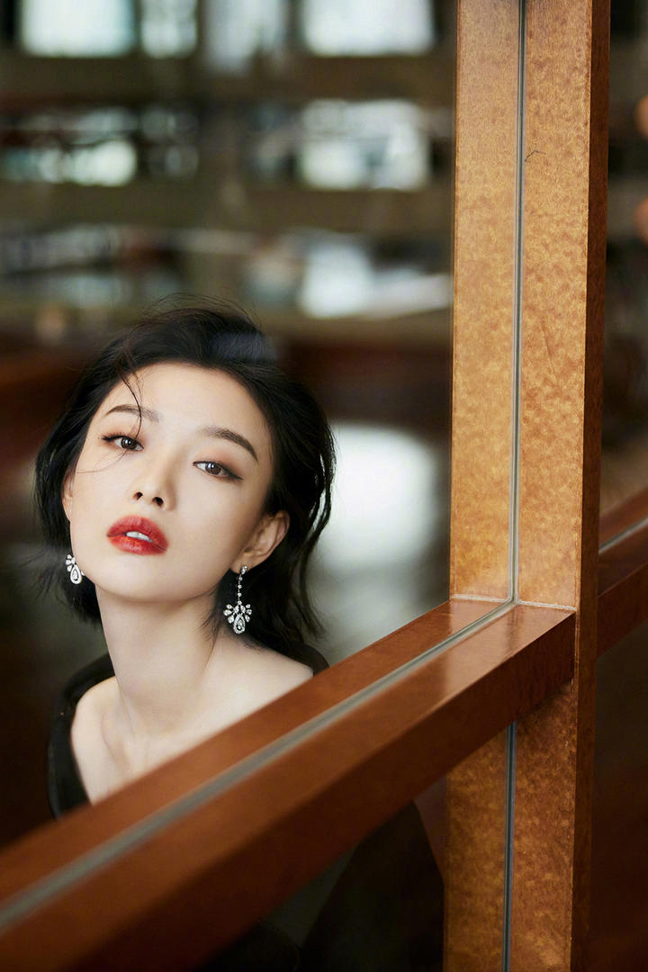 漂亮的美女明星倪妮短发写真图片