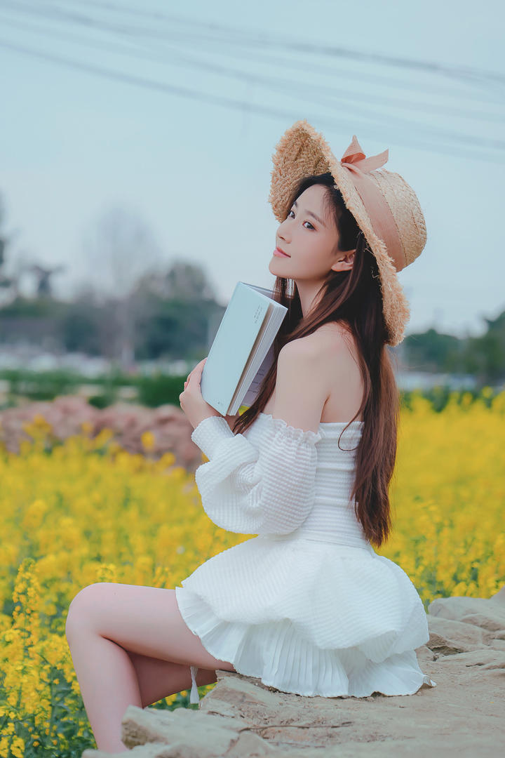 田野里的极品气质女神国模吧高清美女户外写真图片