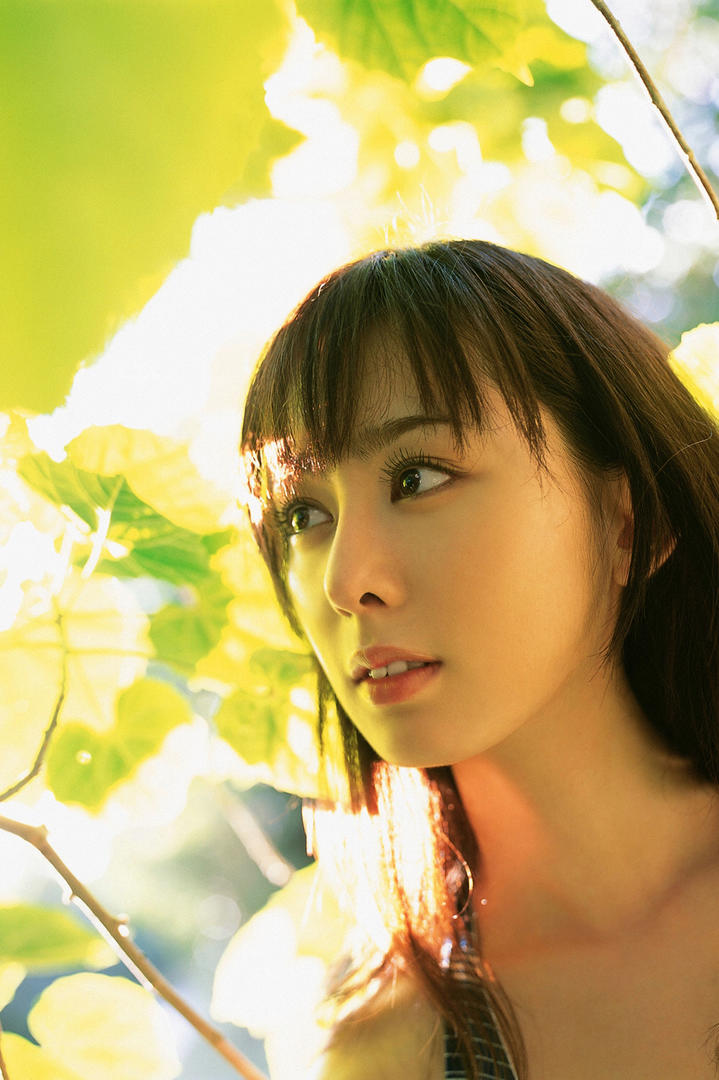 日本清纯大眼睛短发美女头像图片