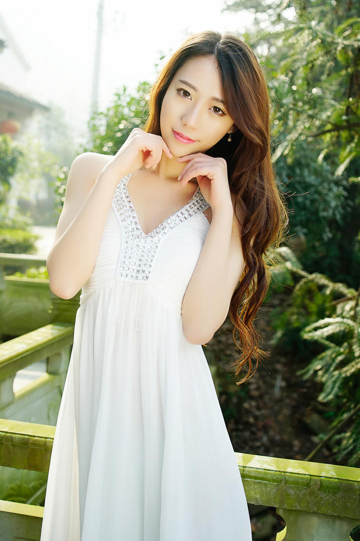 国产高清长发美女邓雪国模人体艺术写真图片欣赏