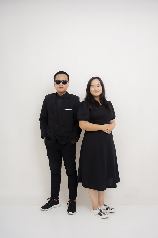 亚洲时尚黑色穿搭风格情侣写真图片