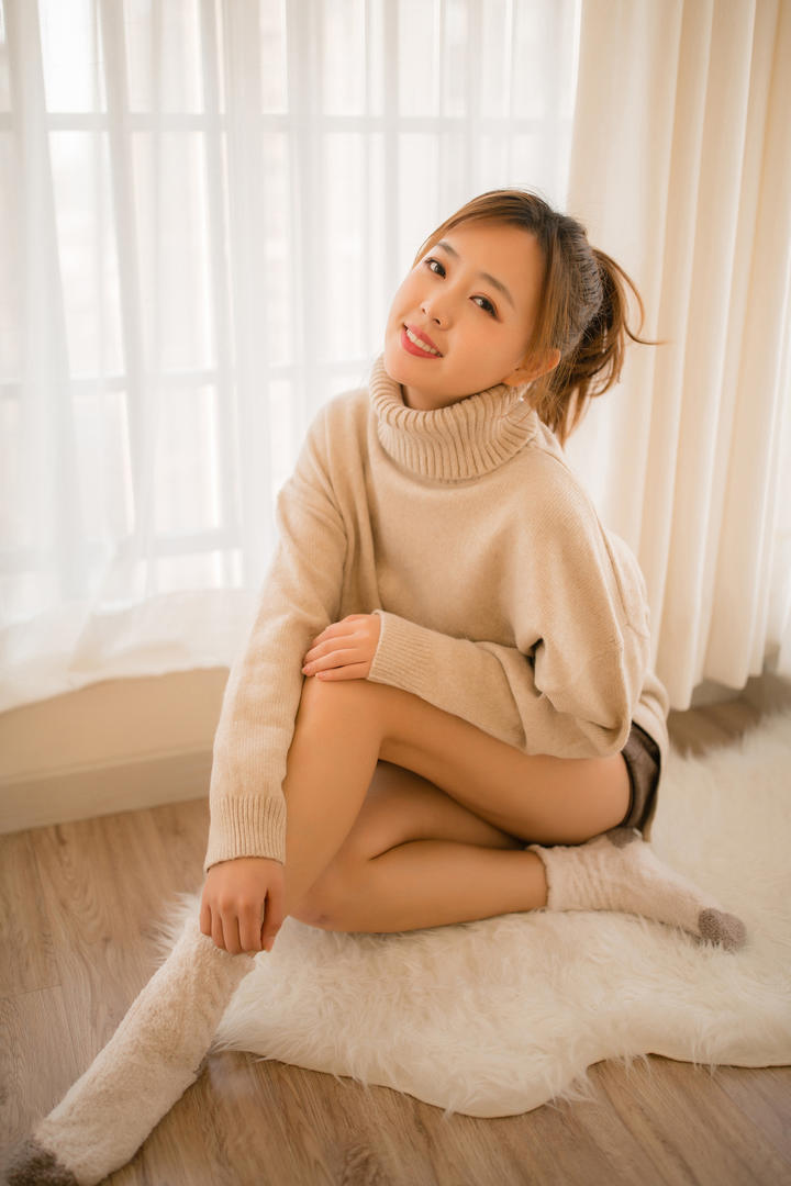 极品美女张雨青室内清纯私房照图片