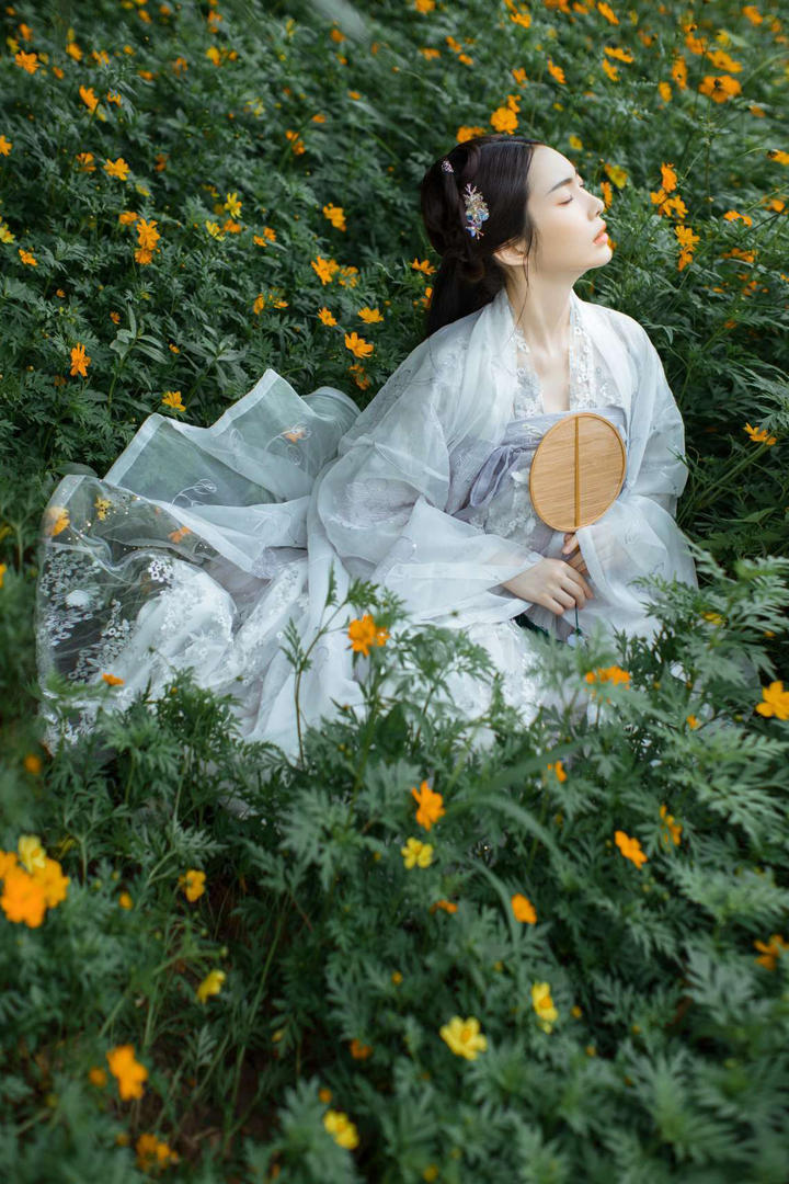 高清唯美汉服古装美女户外摄影图片