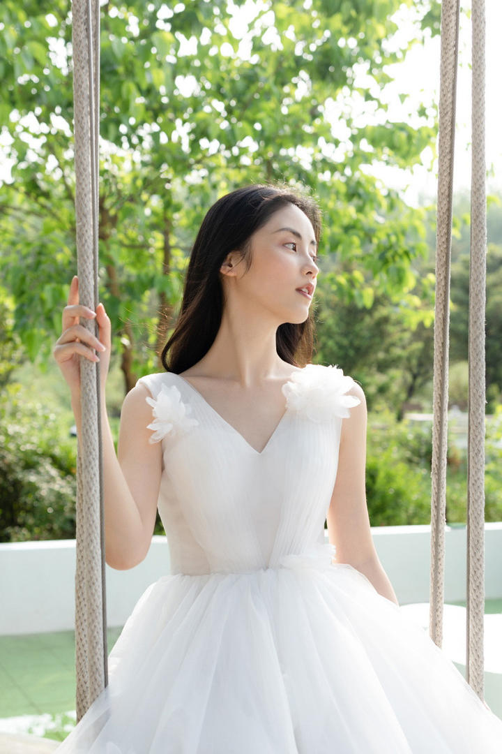 穿婚纱的美女明星图片章乐韵写真集