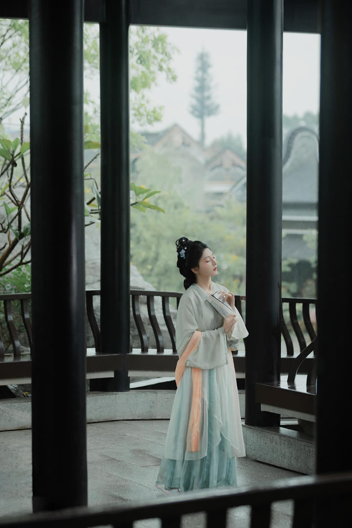 气质女神古装美女艺术写真图片