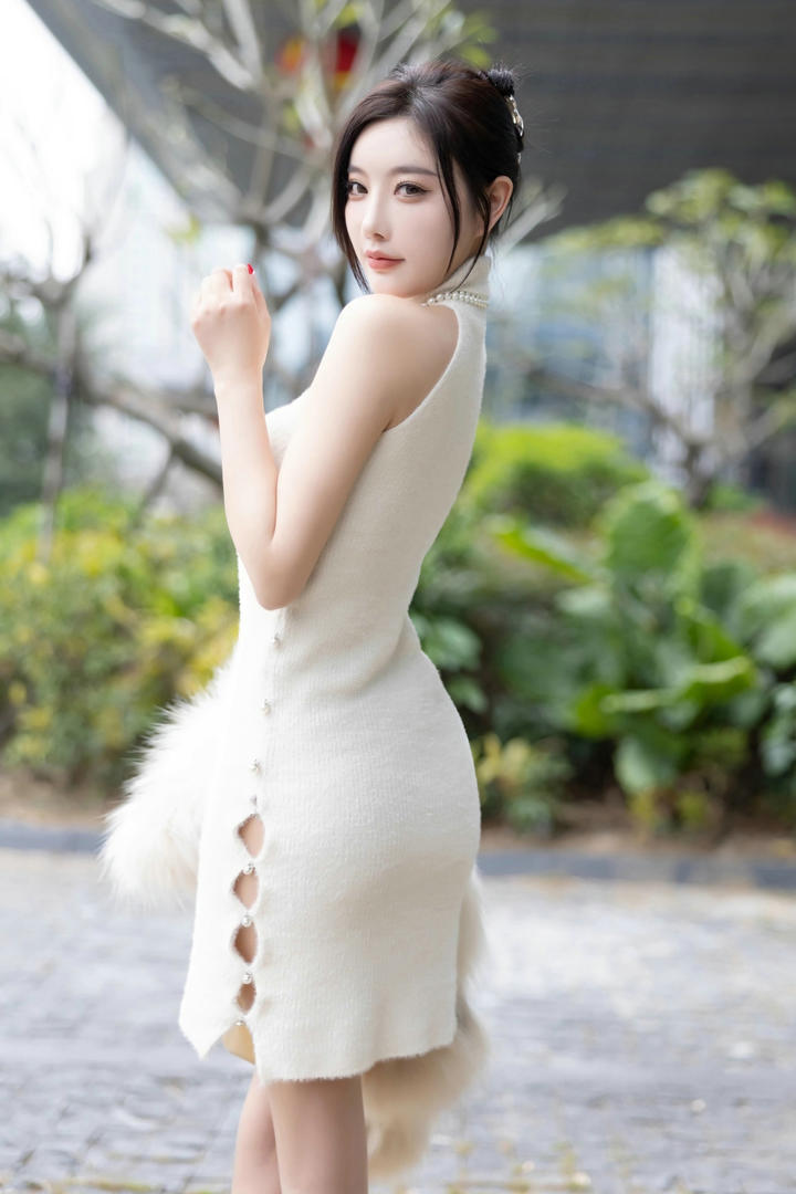 国产街拍丰满迷人的女人杨晨晨性感摄影图片