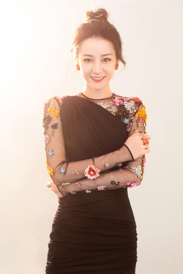 气质美女迪丽热巴写真