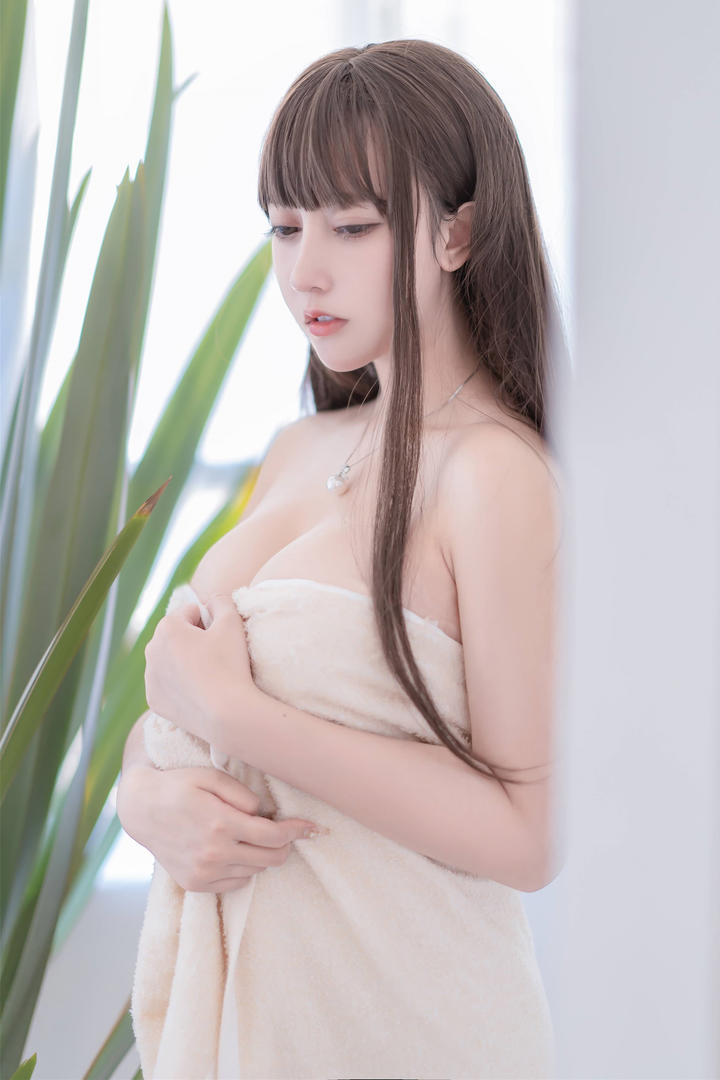 披着浴巾116极品美女祼休艺术摄影免费观看