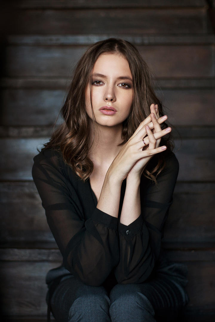 欧美高清气质女生肖像写真图片