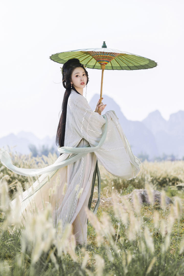 打雨伞的极品网红美女女神古装艺术写真照