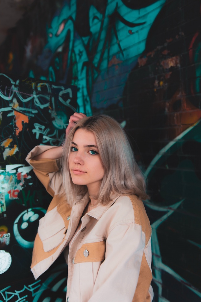 乌克兰街上美女图片