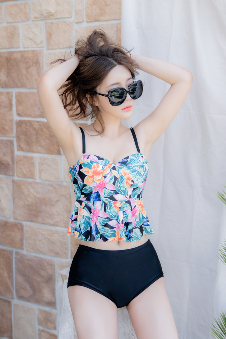 扎头发的韩国时尚美女模特柳京写真