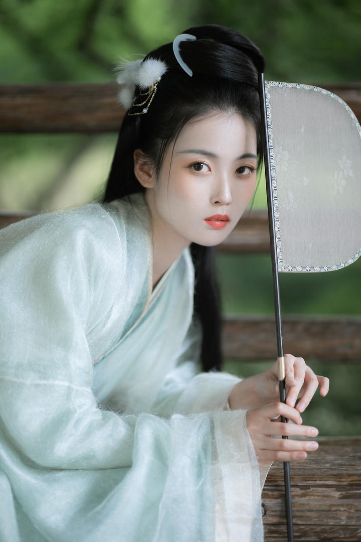 皮肤白皙的汉服女神古风艺术美女摄影图片大全