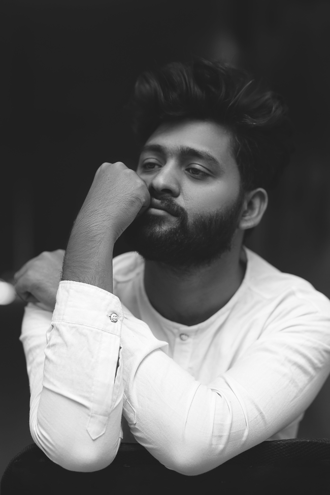 黑白风格巴基斯坦帅哥图片