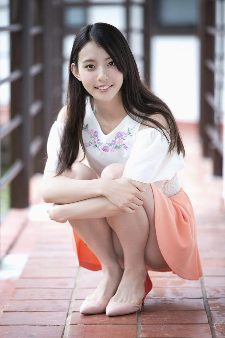 日本可爱女生嫩模美女性感写真图片