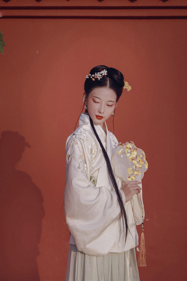 超清清纯唯美古装美女写真图片