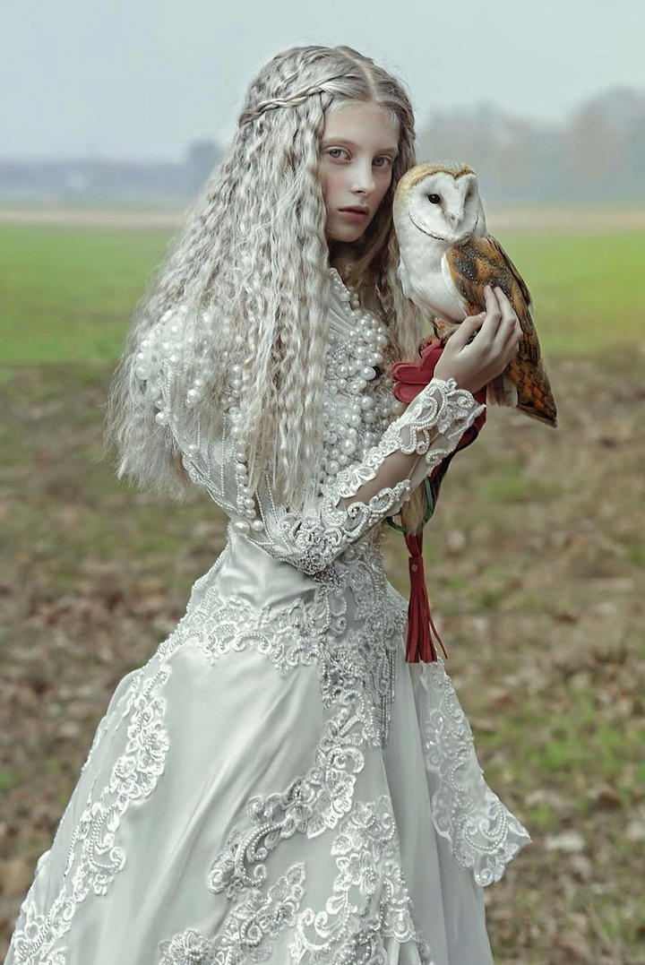 超高清国外猫头鹰美女图片