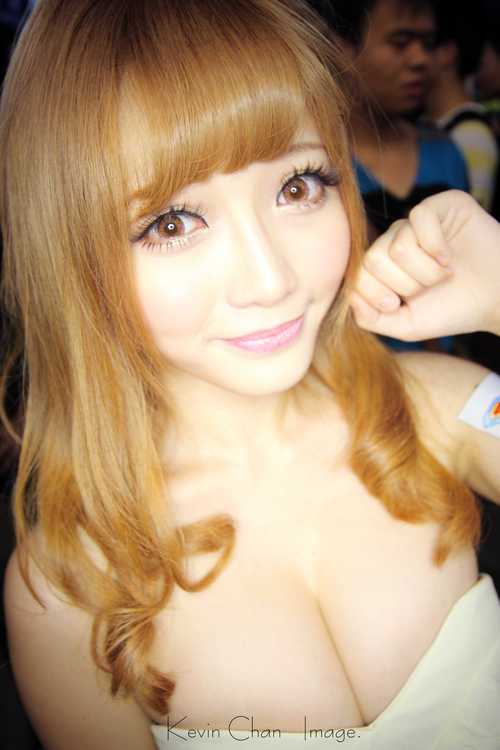 大眼爆乳美女Misa酱性感亮相