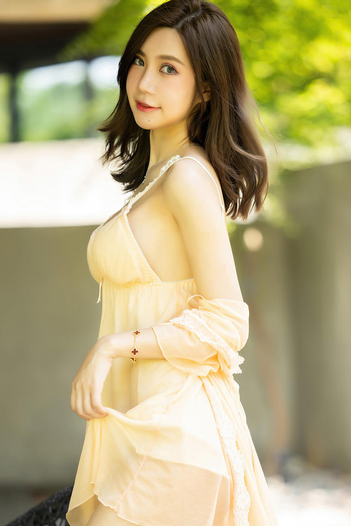 清纯美女绮里嘉复古色调摄影写真图片