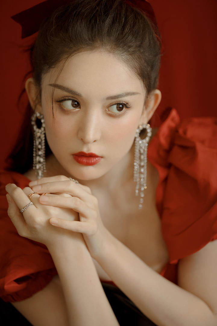中国漂亮女明星古力娜扎性感红唇高清壁纸图片