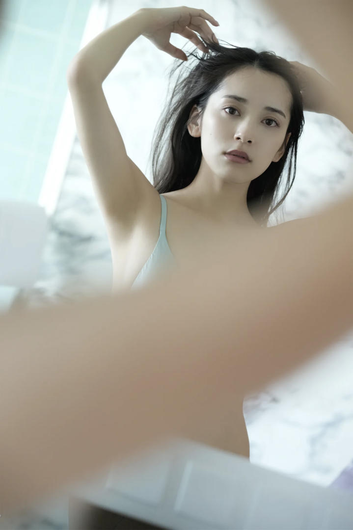 【青涩の诱惑】天青色内衣美女写真特辑浴室湿发回眸抓拍