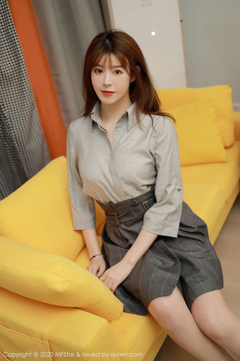 模范学院美女模特yoo优优灰色职场OL制服诱惑系列四川旅拍